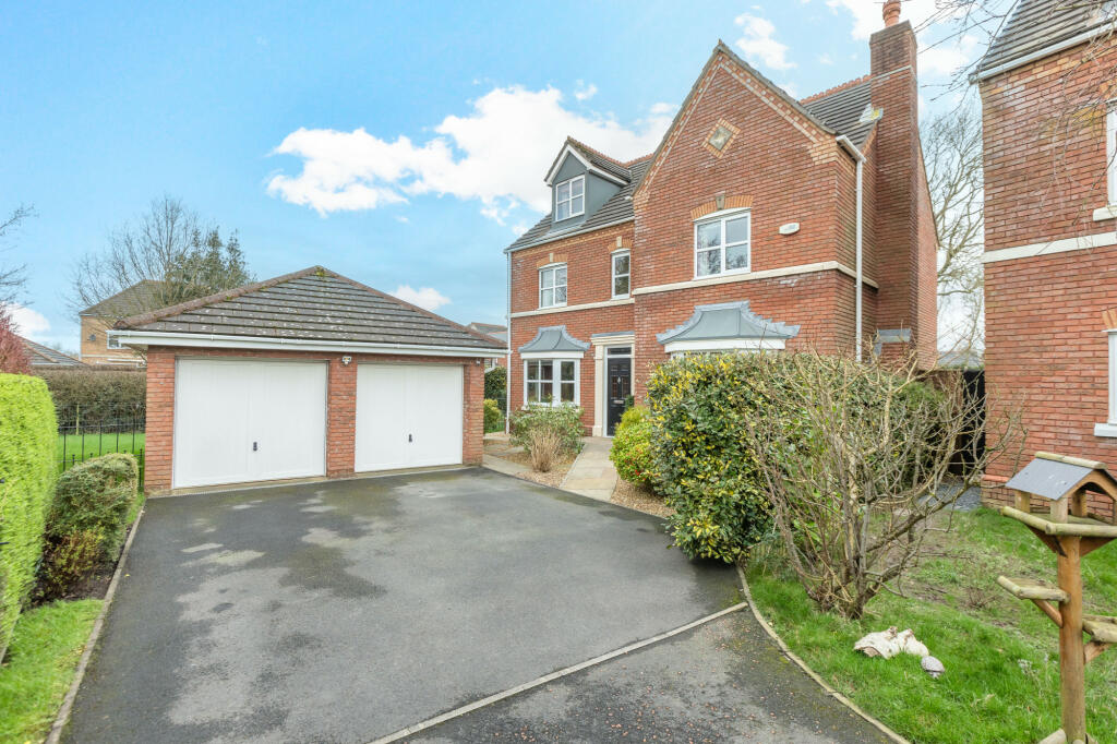 5 bedroom detached house for sale in Ladybank Avenue, Preston
