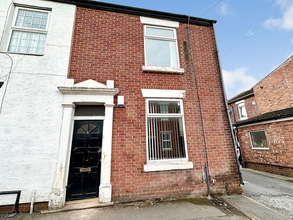 3 bedroom end of terrace house for sale in Smith Street, Bamber Bridge
