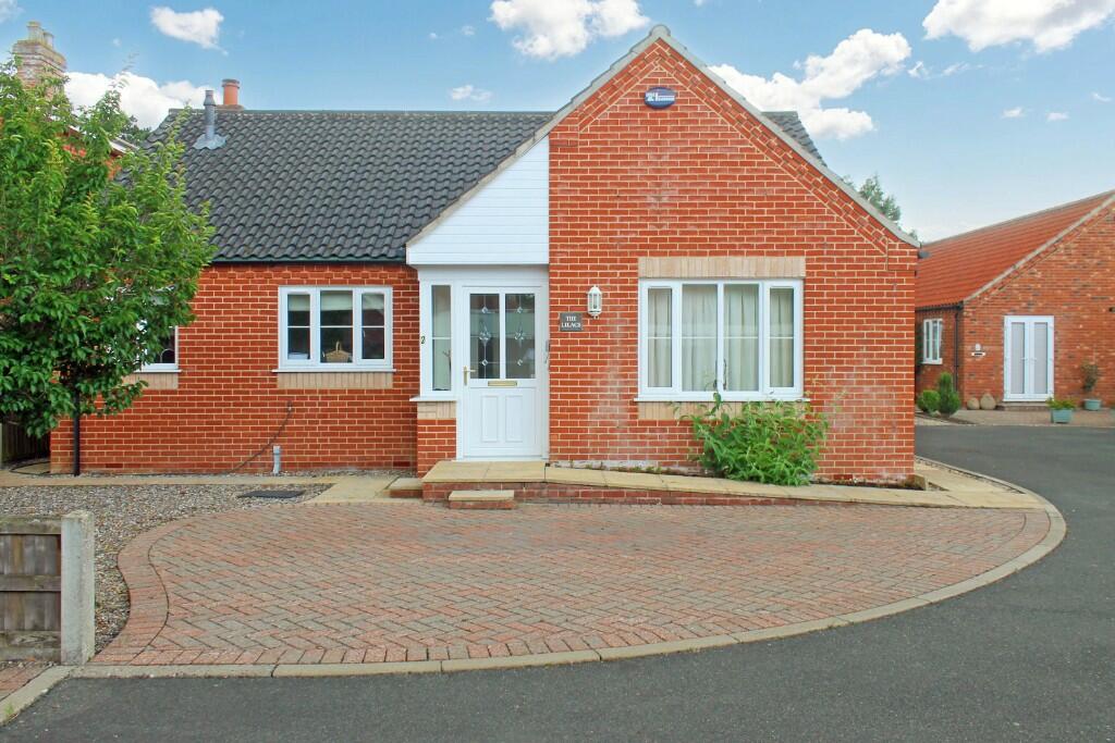 2 bedroom detached bungalow for sale in Nortonsfield Close, Holt