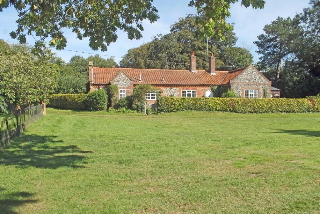 3 bedroom character property for sale in Hempstead NR25
