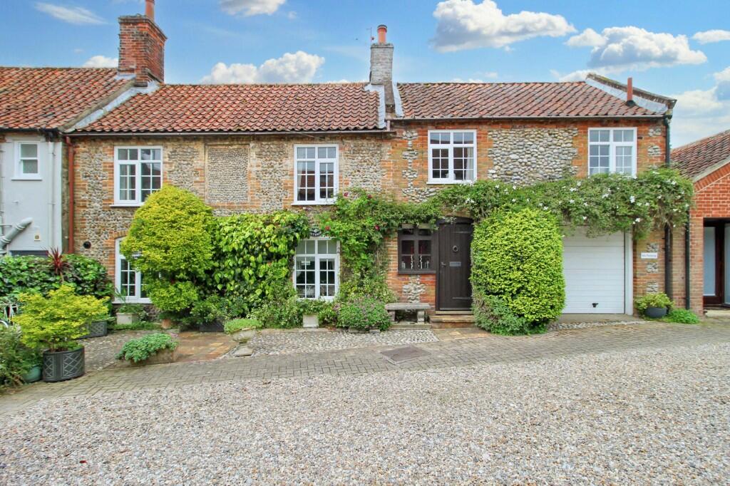 3 bedroom cottage for sale in High Street, Holt, Norfolk, NR25