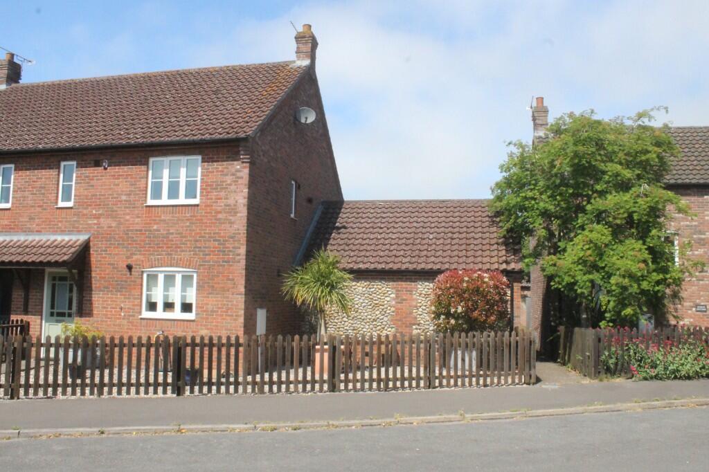Main image of property: 1b Pearsons Close, Holt, Norfolk, NR25