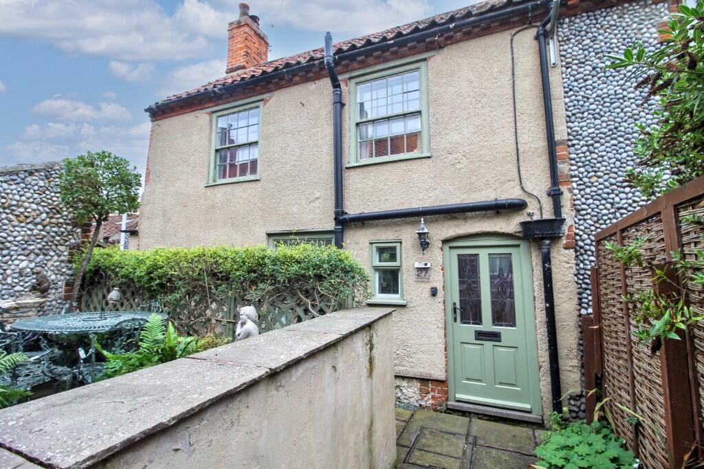 Main image of property: 27 High Street ,Blakeney, NR25 7NA