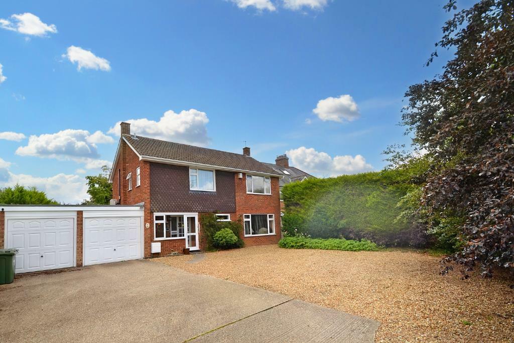 4 bedroom detached house for sale in Shefford Road, Clifton, SG17