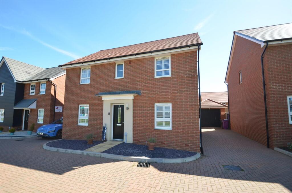 Main image of property: Belpaire Close, Lower Stondon
