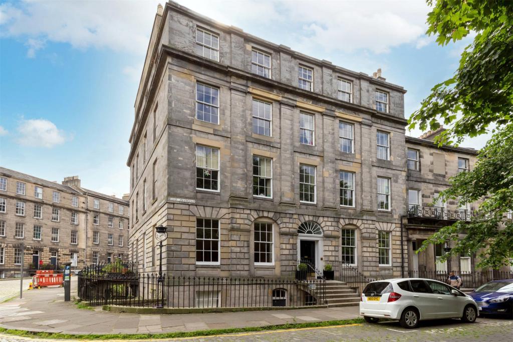 1 bedroom flat for sale in Royal Crescent, New Town, Edinburgh, EH3