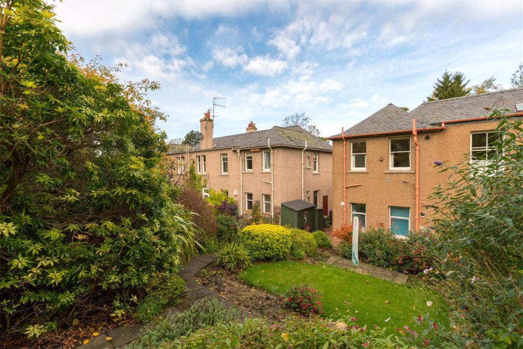 3 bedroom flat for sale in Greenbank Drive, Greenbank, Edinburgh, EH10