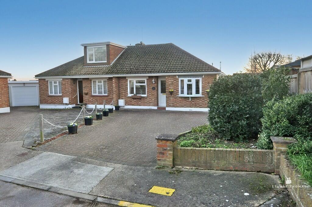 2 bedroom semidetached bungalow for sale in Sayers, Thundersley, SS7
