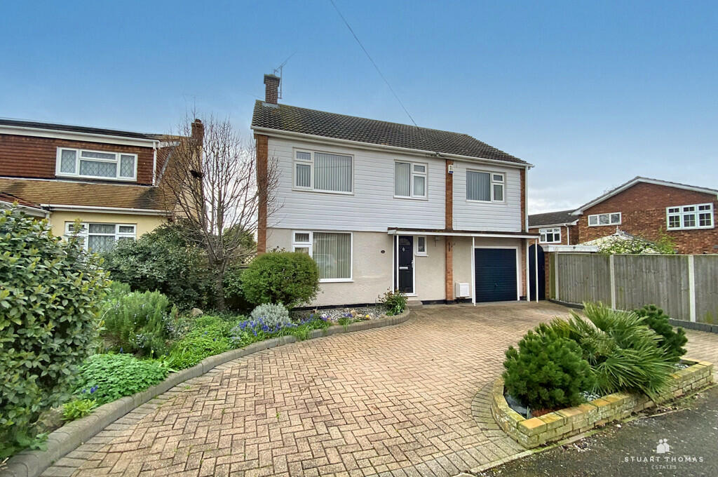 4 bedroom detached house for sale in Uplands Road, Benfleet, SS7