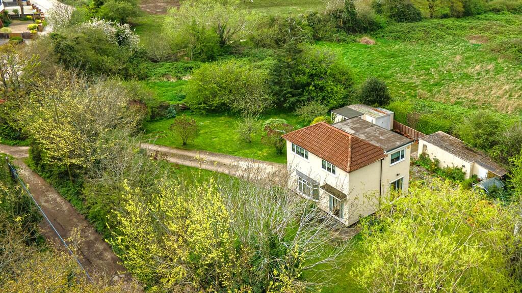 3 bedroom detached house for sale in The Chase, Thundersley , SS7