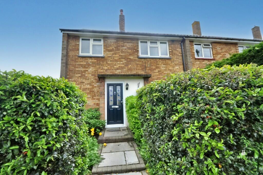 3 bedroom end of terrace house for sale in Thundersley, Essex, SS7