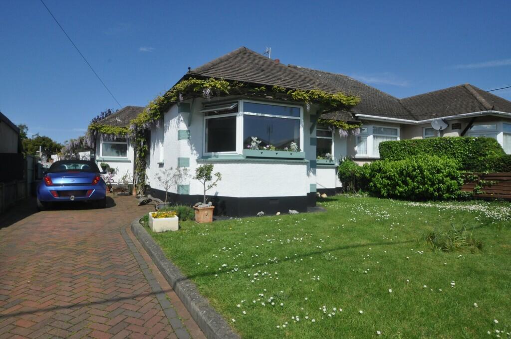 2 bedroom semidetached bungalow for sale in Castle Lane, Hadleigh, SS7