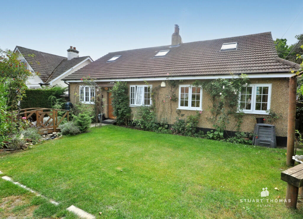 2 bedroom detached bungalow for sale in Swale Road, Thundersley, SS7