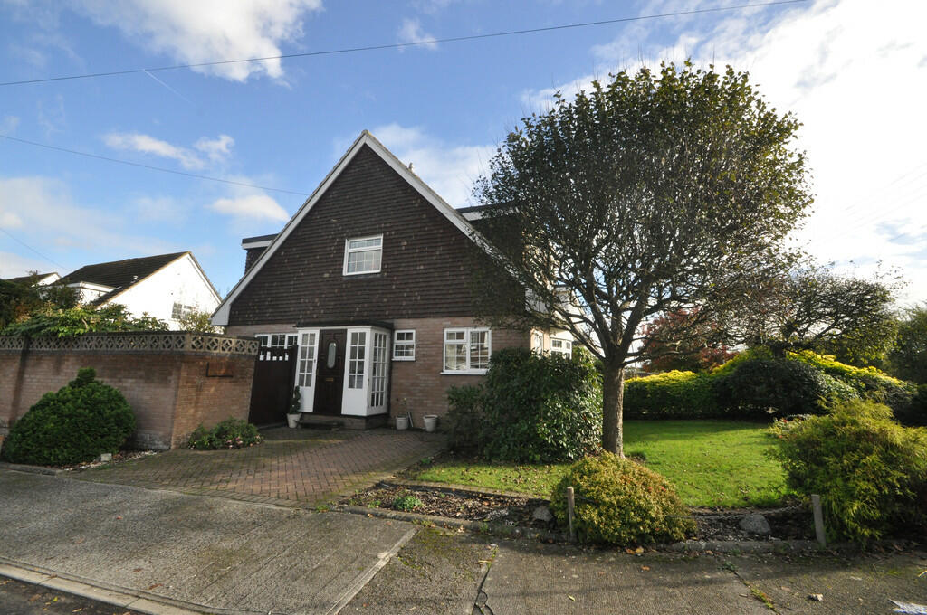 3 bedroom detached house for sale in Great Burches Road, Thundersley, SS7