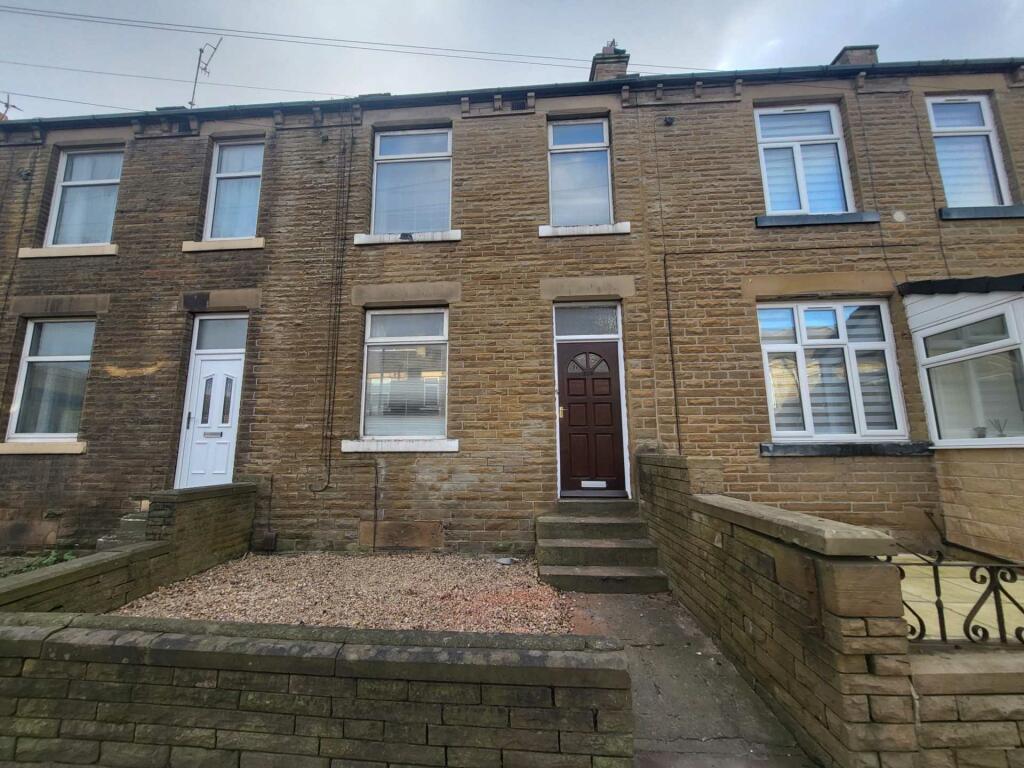 3 bedroom terraced house for rent in Lees Hall Road, Dewsbury, WF12