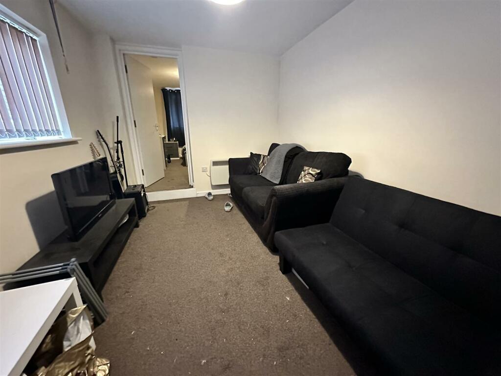 1 bedroom flat for rent in Broad Street, Staple Hill, BS16
