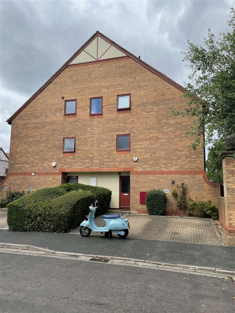 2 bedroom for rent in Napier Court Gefle Close Baltic Wharf