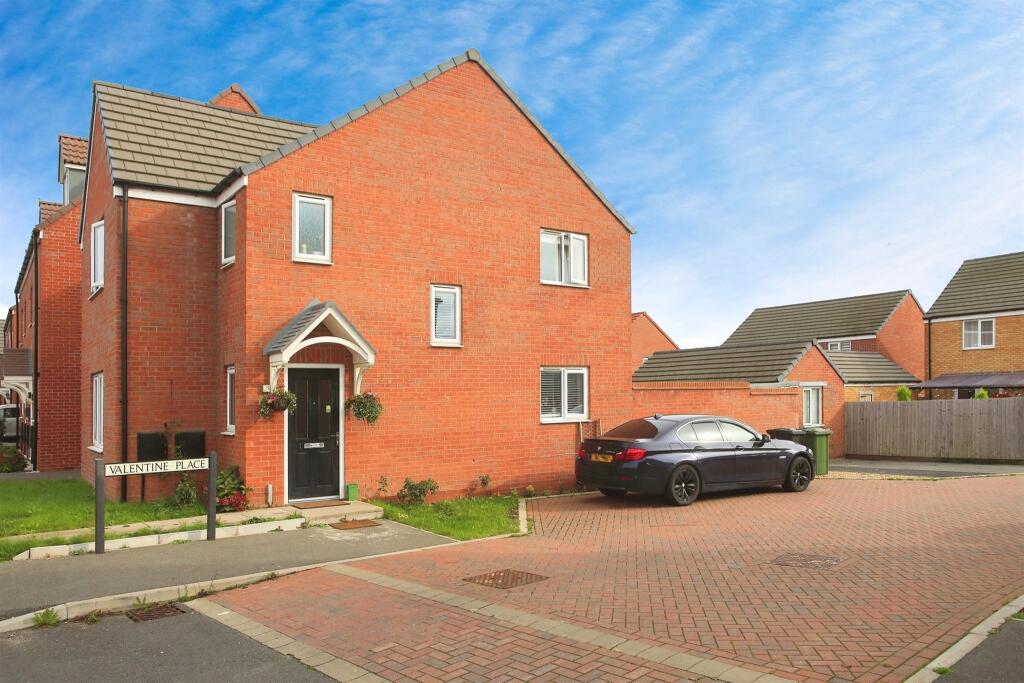 3 bedroom detached house for sale in Valentine Place, Stanground South, Peterborough, PE2