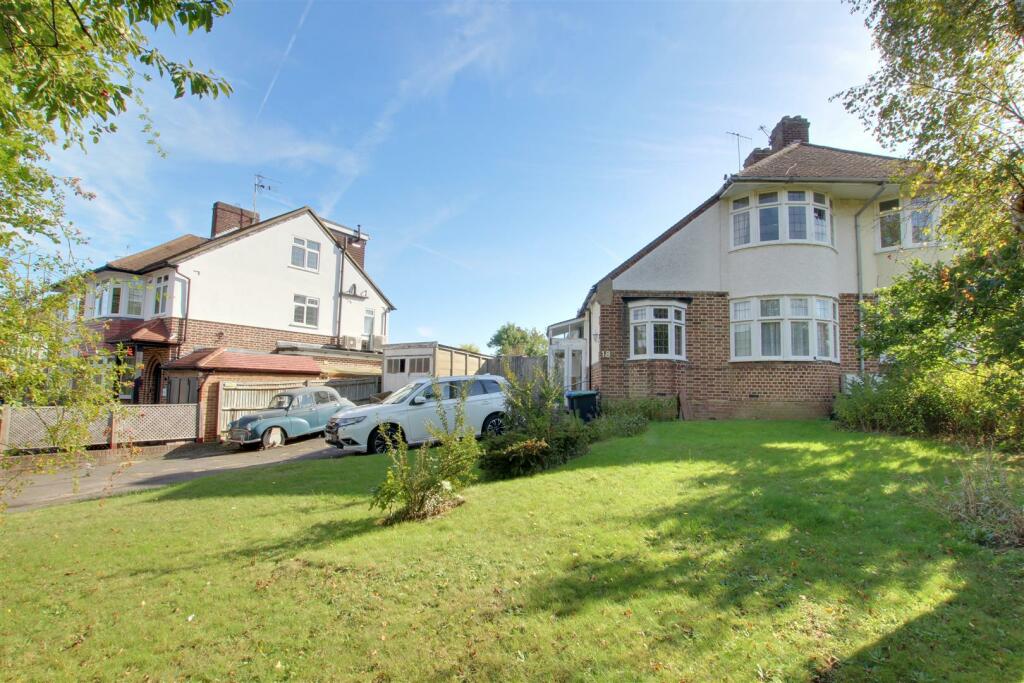 4 bedroom house for sale in Uplands Way, London, N21