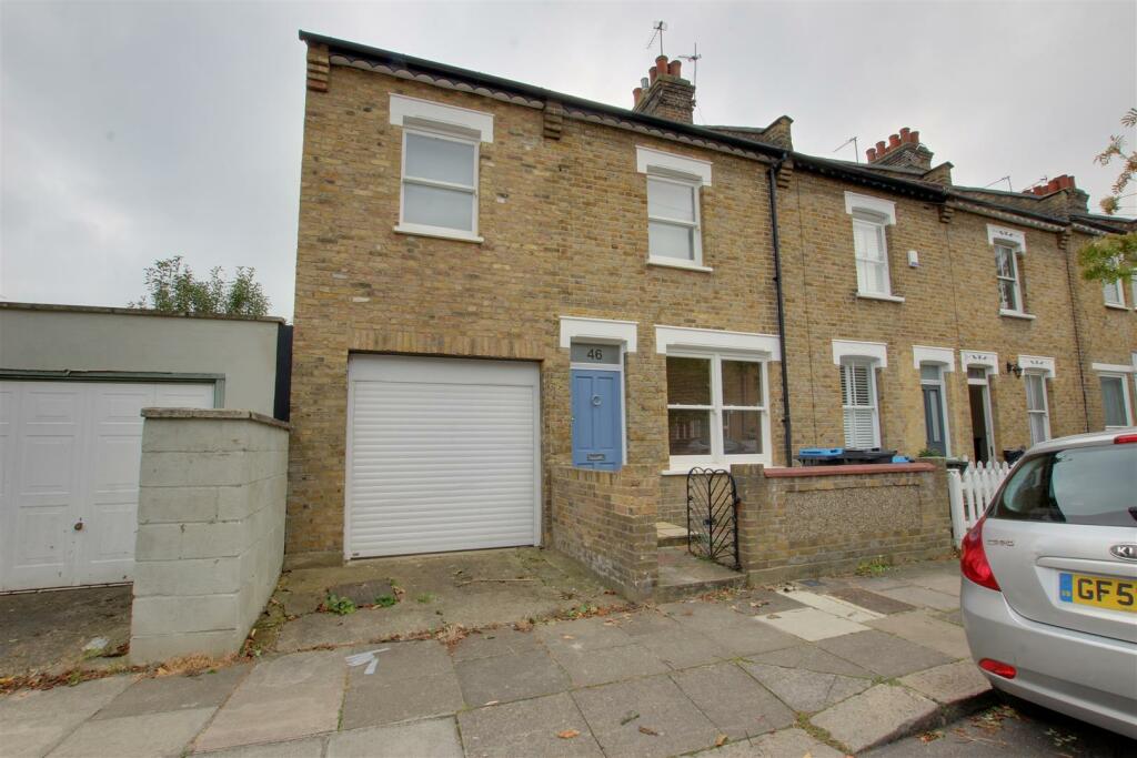3 bedroom end of terrace house for sale in Sterling Road, Enfield, EN2