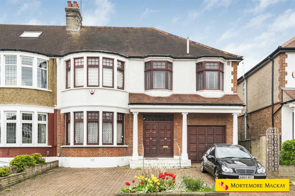 4 bedroom semidetached house for sale in Woodland Way, London, N21