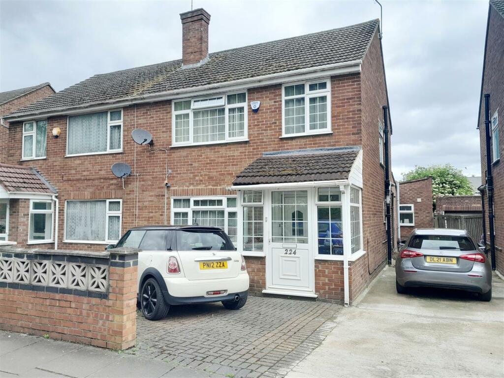 4 bedroom semidetached house for sale in Uxbridge Road, Hayes, UB4