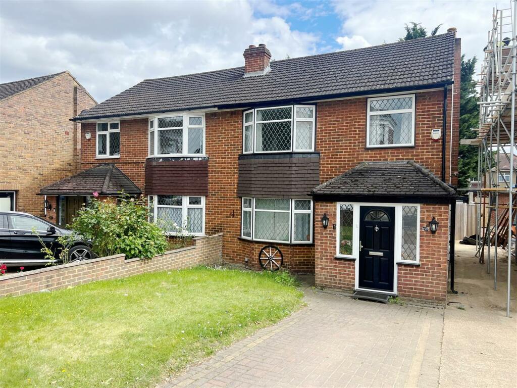 3 bedroom semidetached house for sale in Kingshill Avenue, Hayes, UB4