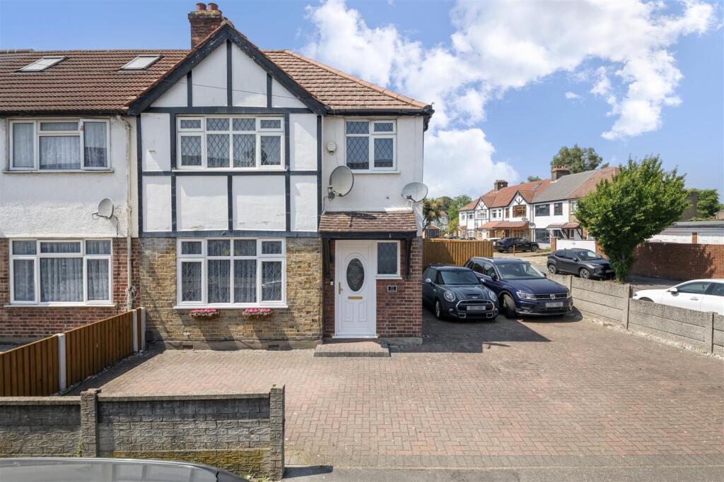 3 bedroom end of terrace house