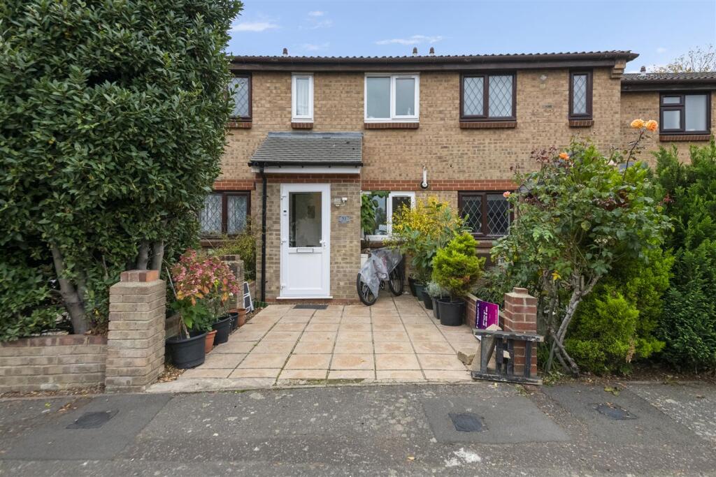 Main image of property: Gade Close, Hayes