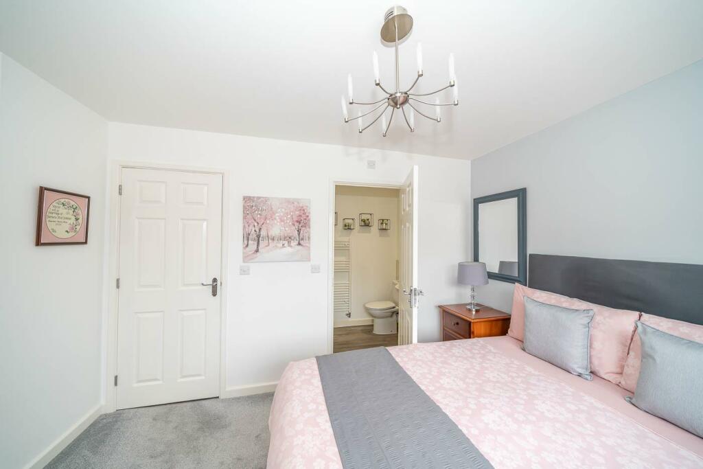 3 bedroom detached house for sale in Enstone Close, Heath Hayes