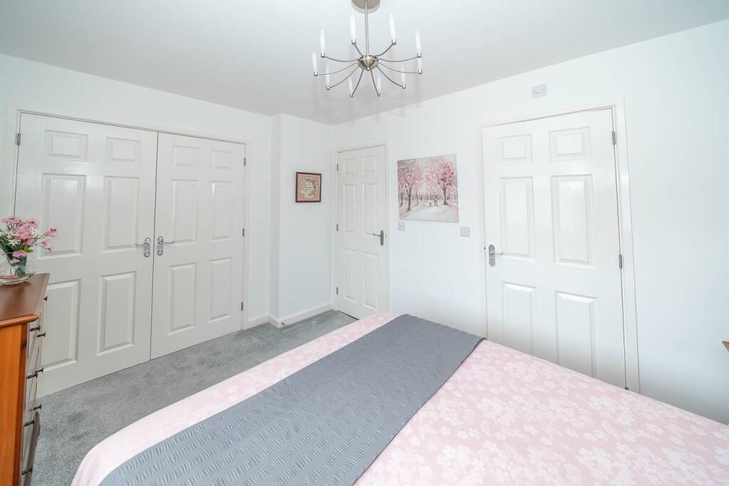 3 bedroom detached house for sale in Enstone Close, Heath Hayes