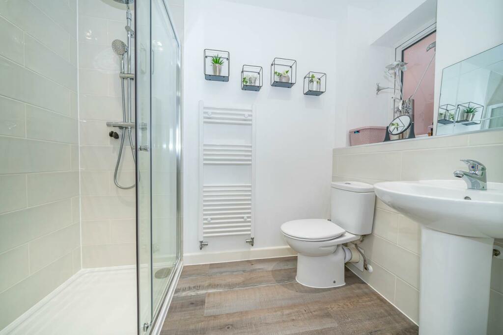 3 bedroom detached house for sale in Enstone Close, Heath Hayes