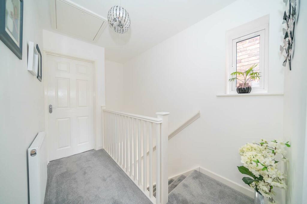 3 bedroom detached house for sale in Enstone Close, Heath Hayes