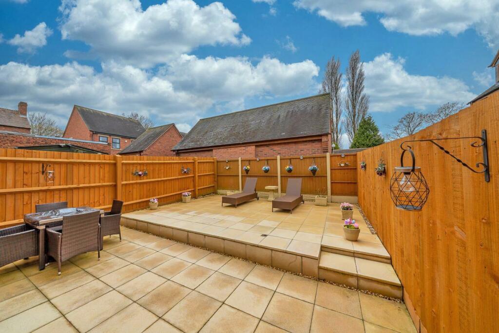 3 bedroom detached house for sale in Enstone Close, Heath Hayes