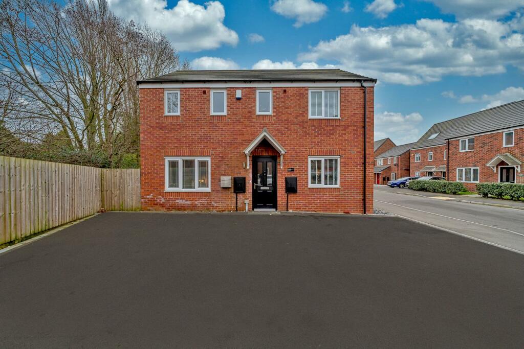3 bedroom detached house for sale in Miners Way, Hednesford, Cannock, WS12