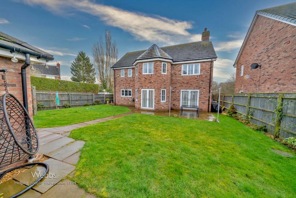 5 bedroom detached house for sale in Queens Road, Calf Heath, Wolverhampton, WV10