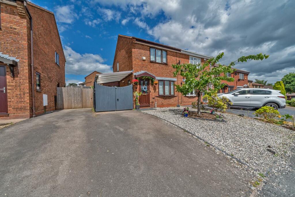 2 bedroom semidetached house for sale in Corsican Drive, Hednesford