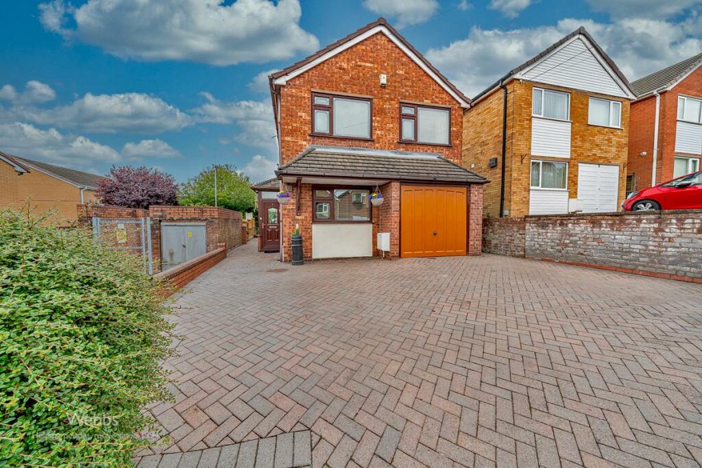 3 bedroom detached house for sale in Stringers Hill, Hednesford