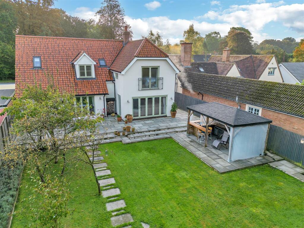 4 bedroom detached house for sale in Livermere Road, Great Barton, IP31