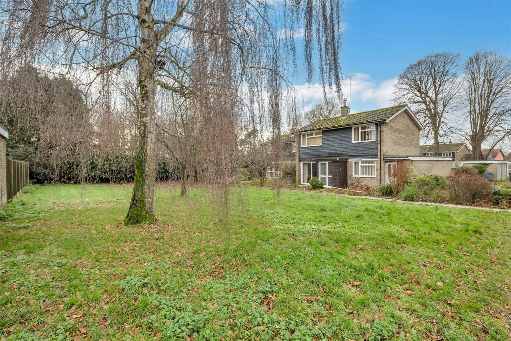 3 bedroom detached house for sale in Laurel Drive, Long Melford, CO10