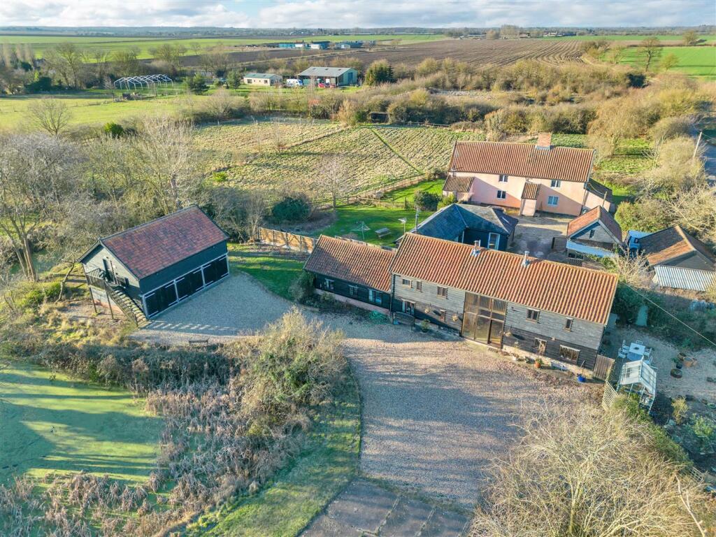 4 bedroom barn conversion for sale in Mill Road, Wyverstone, IP14