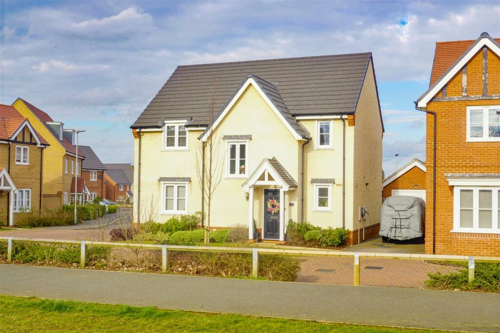 4 bedroom detached house for sale in Myrtlewood Road, Bury St. Edmunds