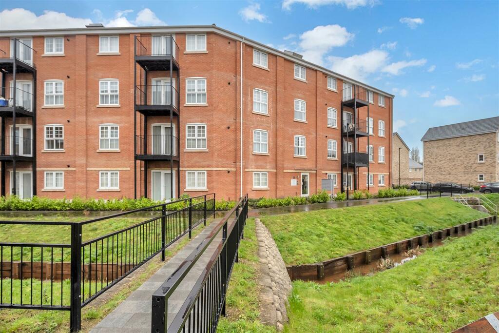 2 bedroom apartment for sale in Houghton Way, Bury St. Edmunds, IP33
