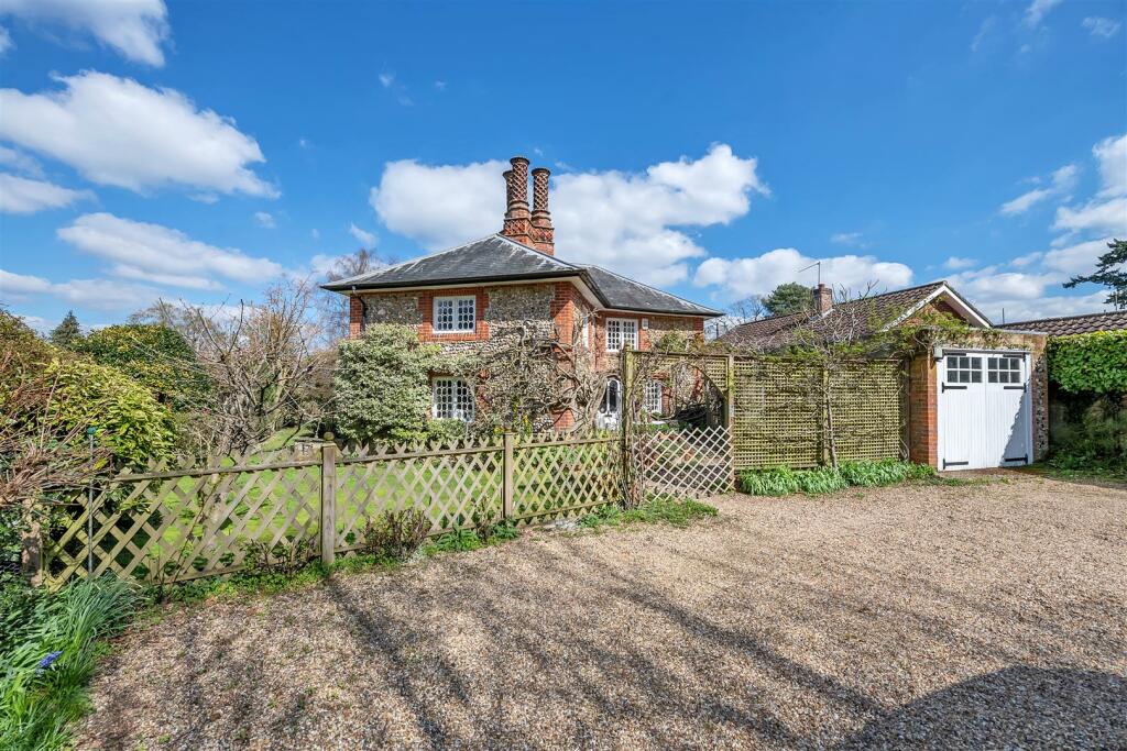 4 bedroom detached house for sale in Hardwick Lane, Bury St. Edmunds, IP33