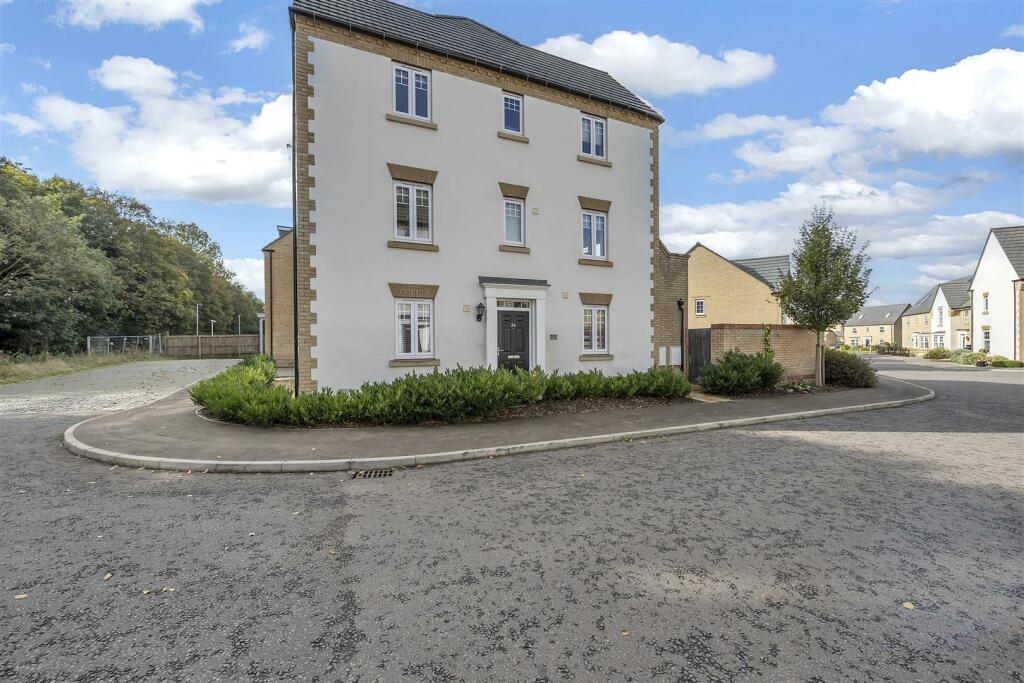 4 bedroom semidetached house for sale in Tudor Road, Bury St. Edmunds