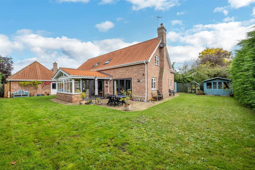 4 bedroom detached house for sale in Church Road, Tostock, IP30