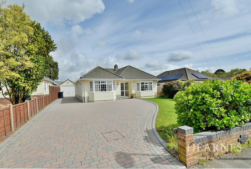 2 bedroom detached bungalow for sale in Heathlands Avenue, West Parley