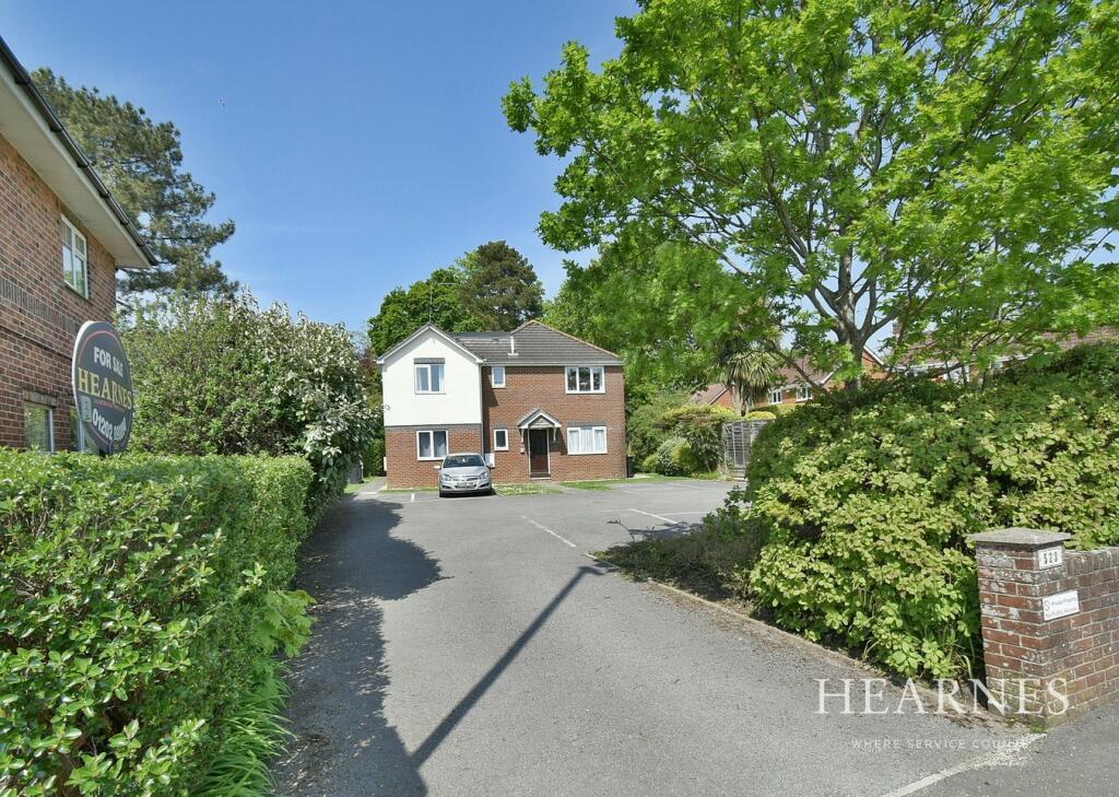 1 bedroom apartment for sale in Wimborne Road East, Ferndown, BH22