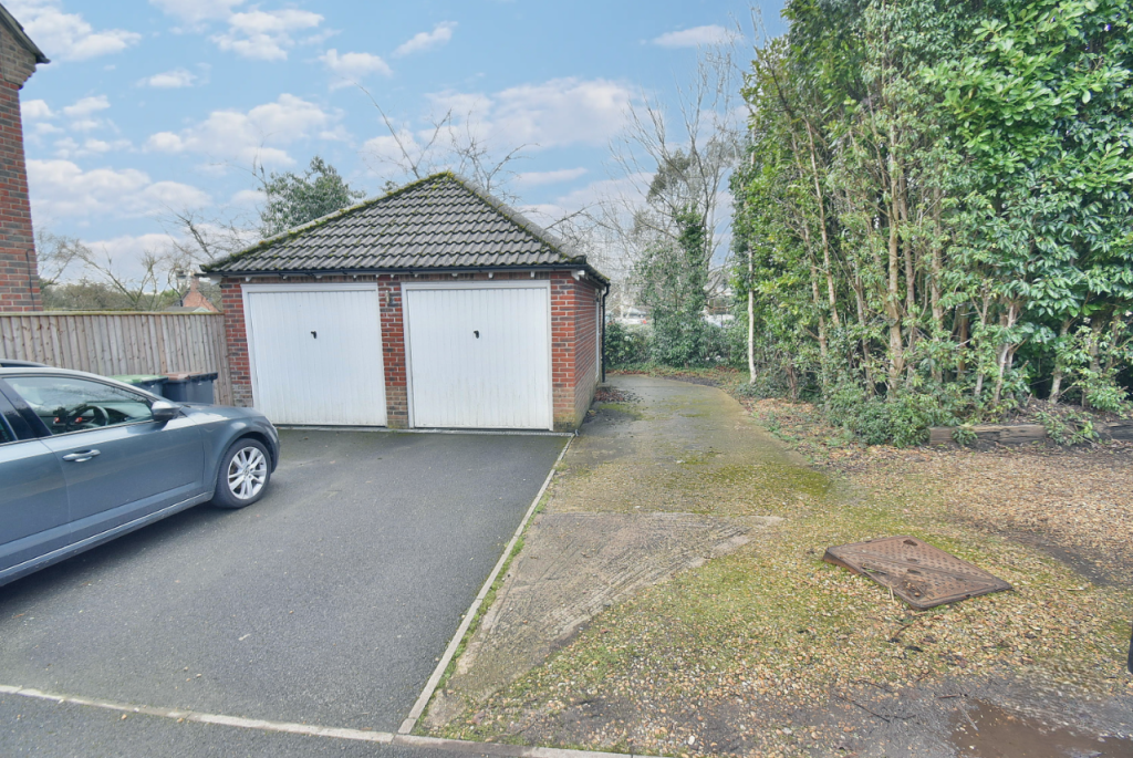 Additional property image - Rose Farm Close, Ferndown, BH22