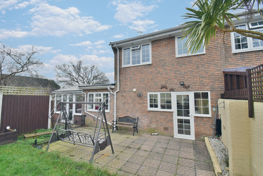 Additional property image - Warren Walk, Ferndown, BH22